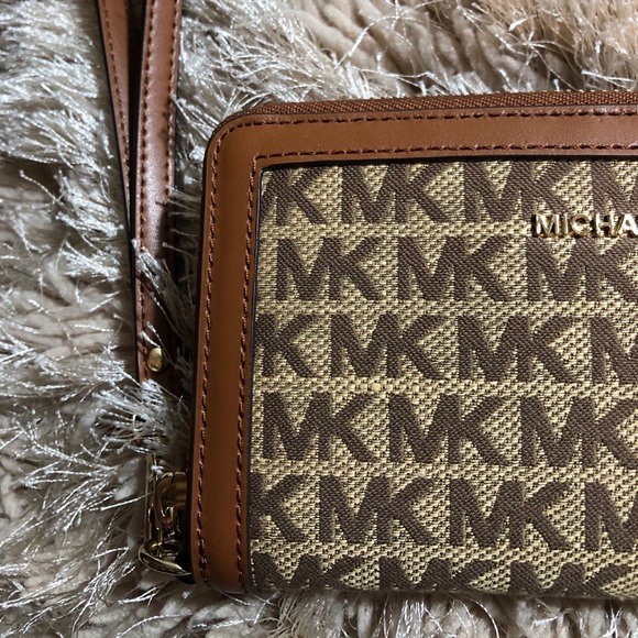 Michael Kors Jet Set Travel Phone Wallet Wristlet - Picture 5 of 16